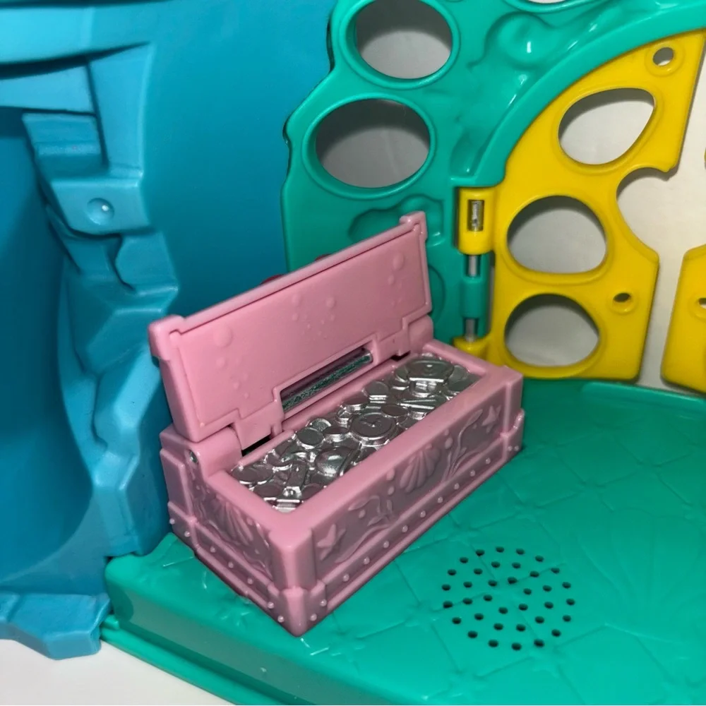 Fisher-Price Little People Disney Ariel Undersea Castle Playset Ariel’s Grotto - Picture 8 of 13